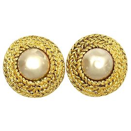 Boucles d'oreilles à clip Chanel Or et Blanc Blanc Doré