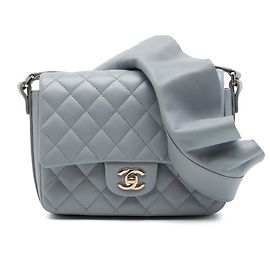 Bolero Chanel Flap em couro de vitelo matelassê cinza da Chanel Marrom