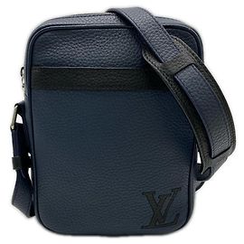 Borsa a tracolla Louis Vuitton Taurillon Danube PM Blu navy