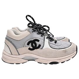 Baskets basses Chanel CC en daim gris et mesh Gris
