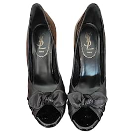 Yves Saint Laurent Escarpins Peep-Toe en Cuir Verni Noir avec Nœud Noir