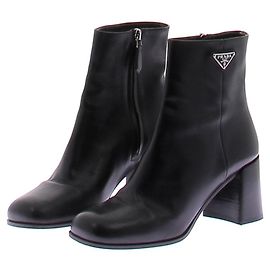 Prada Schwarze Lederstiefeletten Schwarz