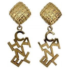 Boucles d'oreilles à clip dorées Chanel Doré