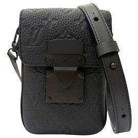 Louis Vuitton M81524 S-Lock Vertical Wearable Wallet Shoulder Bag Preto