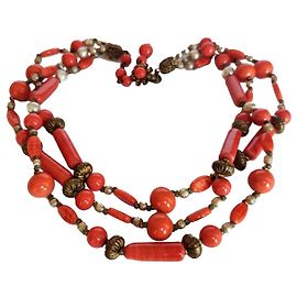 Collier Miriam Haskell à trois rangs de perles en verre corail Doré