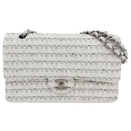 Bolsa de Ombro Chanel Matelassé 25 Branco