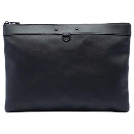 Pochette Discovery Louis Vuitton en cuir Monogram Shadow noir Noir