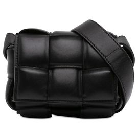 Bottega Veneta Bolsa transversal Cassette Black Candy Nappa Intrecciato acolchoada Preto