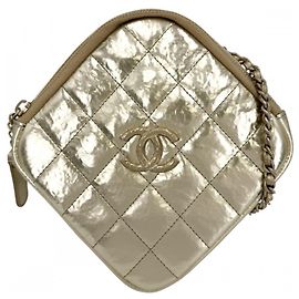Bolsa de ombro Chanel em couro dourado Dourado