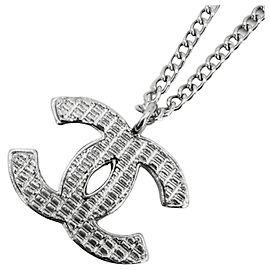 Colar Chanel Prata com Logotipo Coco Prata