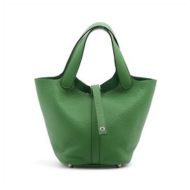 Hermès Bolsa Bucket Picotin 18 em couro Taurillon Clemence Verde Yucca Verde
