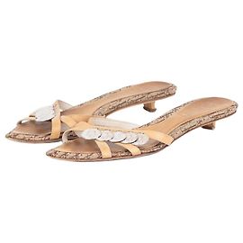 Mule Kitten Heels Diorissimo Monogram com pingente de moeda Dior by Galliano 2000s Bege