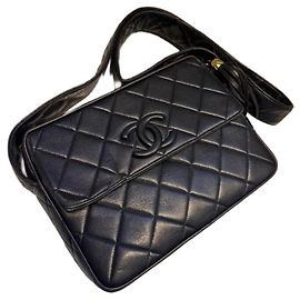 Chanel Classic Flap bolsa de ombro em couro preto Preto