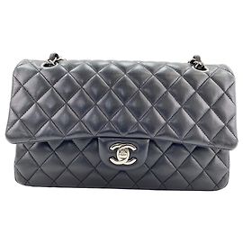Borsa a tracolla Chanel Matelassé 25 Nero