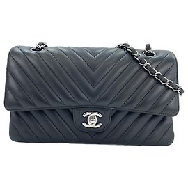 Borsa a tracolla Chanel Matelassé nera Nero