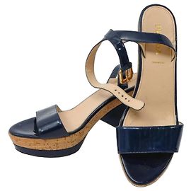 Sandales Compensées Prada en Cuir Verni Bleu Bleu