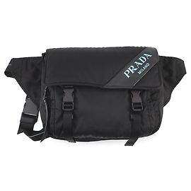 Bolsa de ombro Prada em nylon preto e couro Preto
