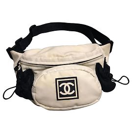 Chanel Nylon Gürteltasche mit CC Logo Schwarz Roh