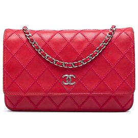 Cartera con cadena en piel de cordero Wild Stitch Red CC de Chanel Roja