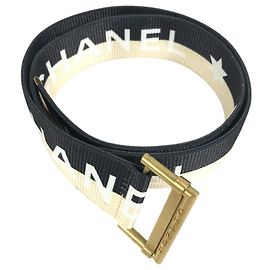 Cinturón Bicolor Chanel 01S CC Coco Mark Logo Print Negro Blanco