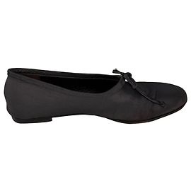 Sapatilhas Agnes de corte alto cobertas By Far em cetim de seda preto Preto