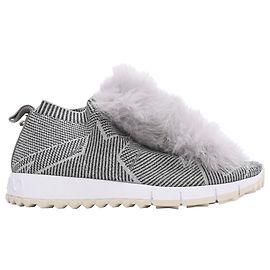 Jimmy Choo Low Top Sneaker aus grauem Polyamid mit elastischem Pelzbesatz Grau