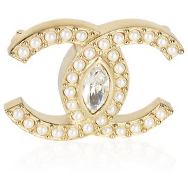 Broche CC Chanel banhada a ouro com pérolas artificiais e strass 2021 Outro