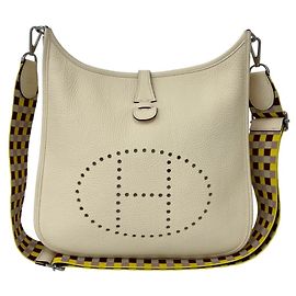 Hermès Bolsa de ombro Hermes Evelyne 3 PM em couro Taurillon Clemence Bege