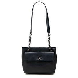 Bolsa de ombro Chanel Blue CC Caviar com bolso frontal Azul Azul marinho