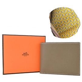 Cartera bi-fold de cuero Epsom Hermès Gris Gris pardo