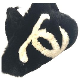 CHANEL Dekacoco CC Coco Mark Tippet Scarf da Donna Nero Bianco