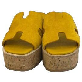 Hermès Sandales compensées en daim jaune Jaune