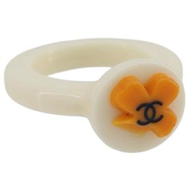 Anillo CHANEL de plástico blanco CC Auth ar14031 Blanco