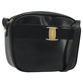 Bolsa de Ombro Salvatore Ferragamo Vala em Couro Preto e Ouro Auth gh2213 Preto Dourado