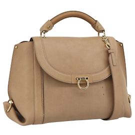 Bolsa Salvatore Ferragamo Gancini de Couro 2way Bege Dourado Auth 190640 Bege Dourado