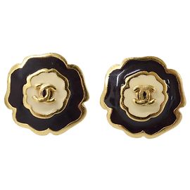 Orecchini a clip Chanel 03P Camellia Coco Mark Nero Bianco D'oro