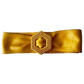 Saint Laurent Cinturón ancho de cuero amarillo hebilla hexagonal Amarillo
