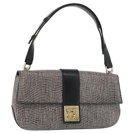Borsa a Spalla Salvatore Ferragamo Gancini in Pelle Nera Marrone Auth 134093A Marrone Nero