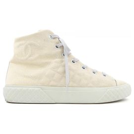 Chaussures en cuir Chanel Beige