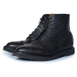 Thom Browne, pebble gain wingtip boots in black Black