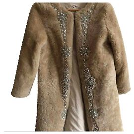 Mango beiger Kunstpelzmantel mit Kristallen Beige