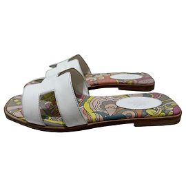Sandálias Hermès Oran brancas em couro e tecido estampado 38 Branco Multicor