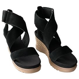 UGG Sandales compensées noires en daim Noir