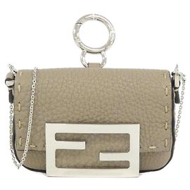 Charm Nano Baguette Fendi Outro
