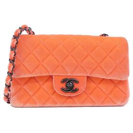 Bolsa de ombro Chanel 69900 em couro rosa coral Rosa