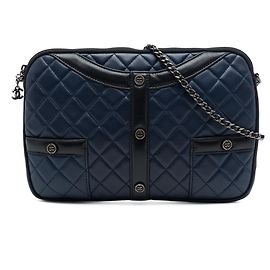 Clutch Girl em pele de cordeiro acolchoada azul Small com corrente Chanel Azul Azul escuro
