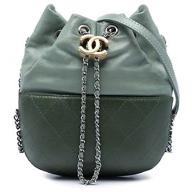 Borsa a secchiello Gabrielle Chanel Green Small Bicolor Quilted Calfskin Verde