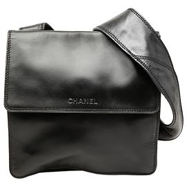 Borsa a tracolla Chanel in pelle di agnello nera con logo Nero