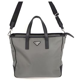 Sac cabas Triangle en nylon Saffiano Prada Marron Noir