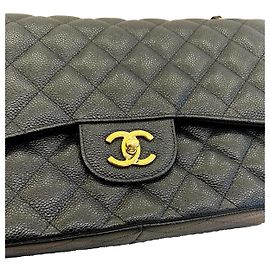 Bolsa flap clássica Chanel em couro caviar preto Preto